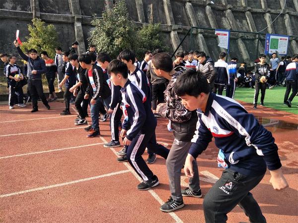 湖南梓山湖学仿真体育中考 让学子赢在起跑线