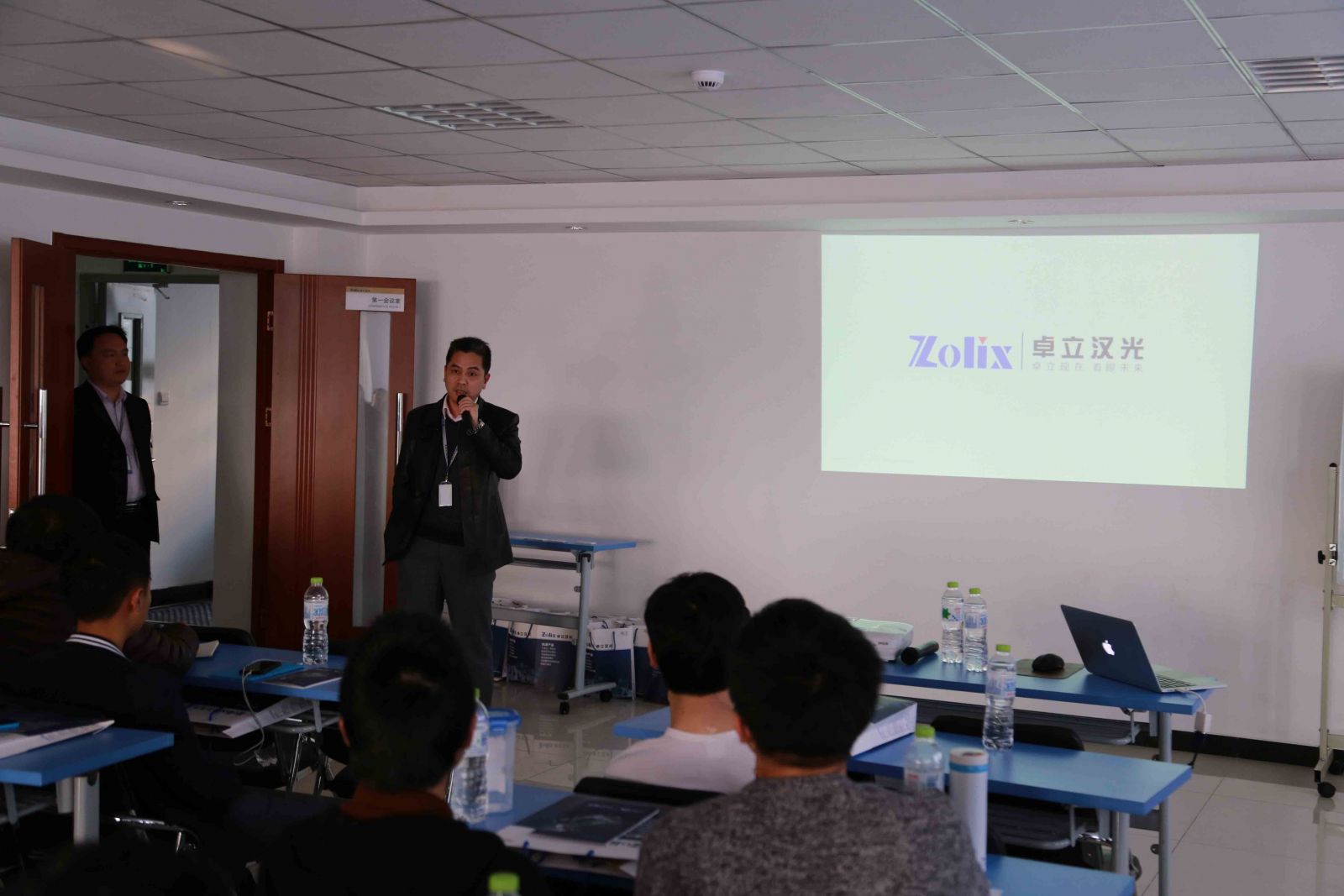 天津大学师生来卓立汉光参观指导 天津大学师生来卓立汉光参观指导