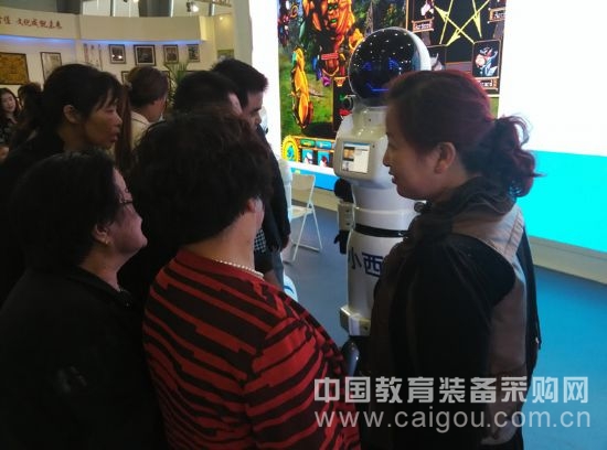 智能佳第四代多功能服务机器人亮相青海 智能佳第四代多功能服务机器人亮相青海