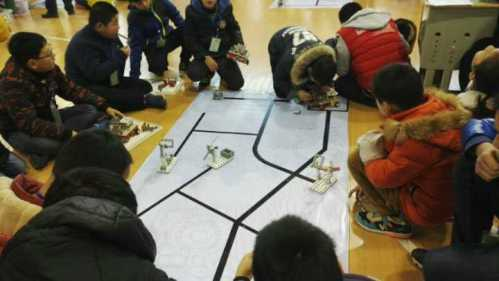 江苏仪征市首届青少年机器人大赛开幕