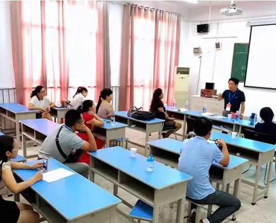 400名教师角逐全国中职学校信息化教学说课比赛