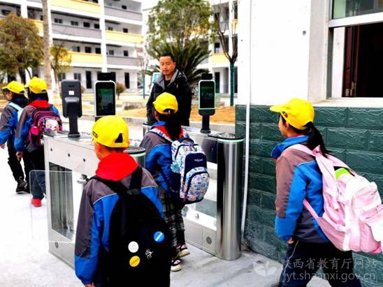 安康市平利县老县镇中心小学推进智慧校园建设