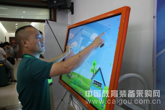 软硬兼修 智慧互联 鸿合云发力教装市场