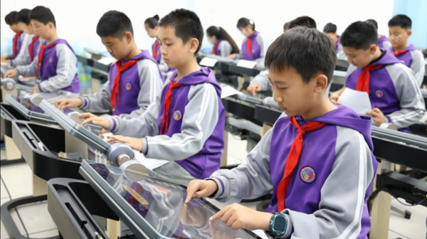 黃仁勛預言錯了?教育機器人的未來竟是一張‘桌子’!”