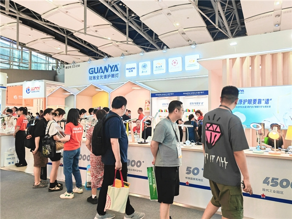 直擊光亞展∣國內外客商都說到了冠雅展位看產品，才算你不虛此行！