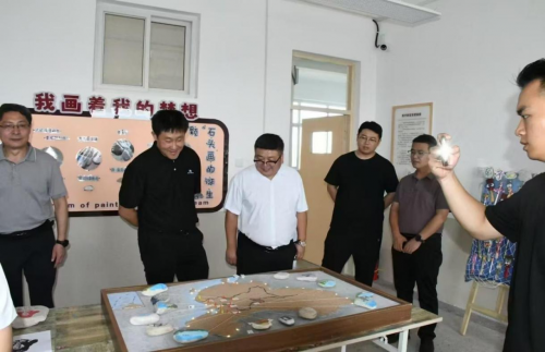 “智”匯成愛！安道教育向‘郭守敬故里’邢臺市郭村小學捐贈智慧黑板