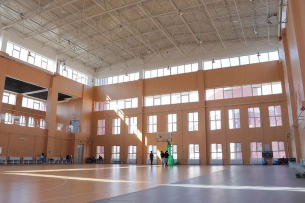 黑龍江工商學院：多功能體育場館，讓你變更好！