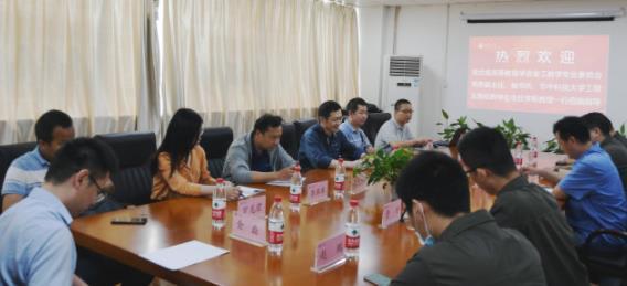 湖北省金工教學委員會專家考察指導江漢大學工程訓練中心建設