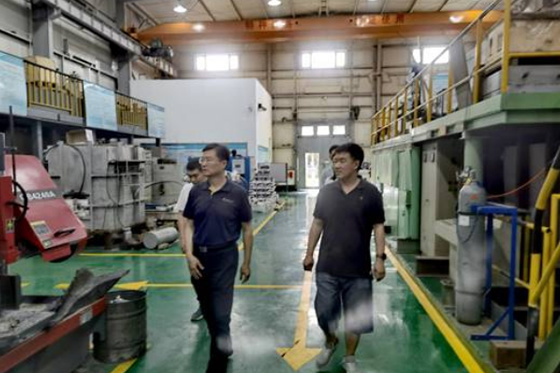 東北大學副校長徐峰檢查實驗室安全工作