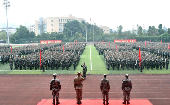 樂山師范學院舉行2022級學生軍訓戰備行軍拉練