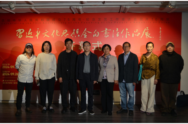 湖北省文聯黨組書記、常務副主席張士軍來湖北美術學院觀展指導工作