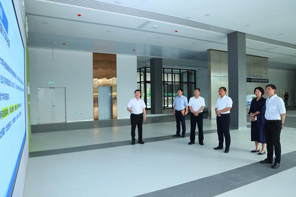 辽宁省科学技术厅党组书记王学来一行到大连医科大学调研走访