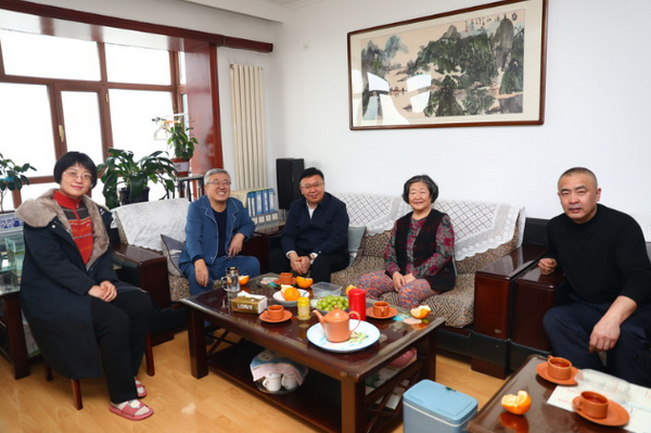 哈爾濱金融學院開展春節期間走訪慰問生活困難黨員、老黨員、老干部活動