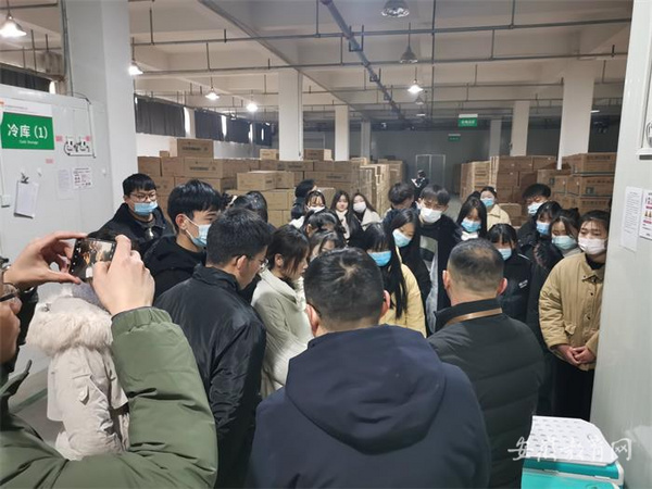 亳州中藥科技學校把課堂搬進企業促進實踐教學