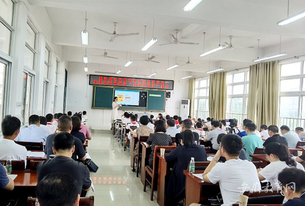 聚焦課堂 智創未來 灣沚區舉行智慧教育基地校系列活動南湖學?！靶@開放日”活動