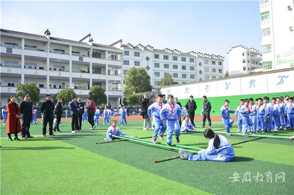 安徽歙县大力推进中小学体育大课间活动