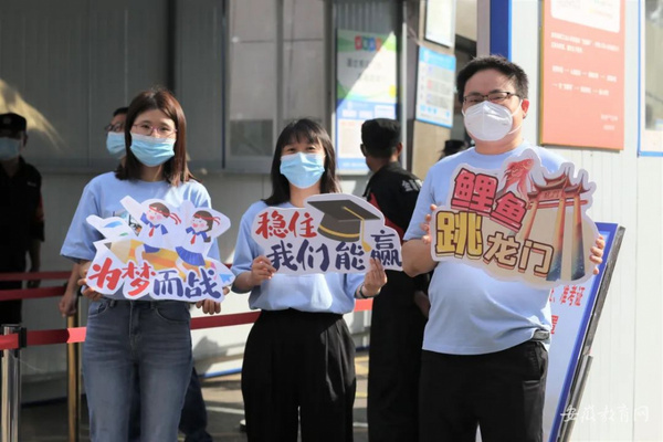 安徽铜陵市12900名考生奔赴考场参加2022年高考