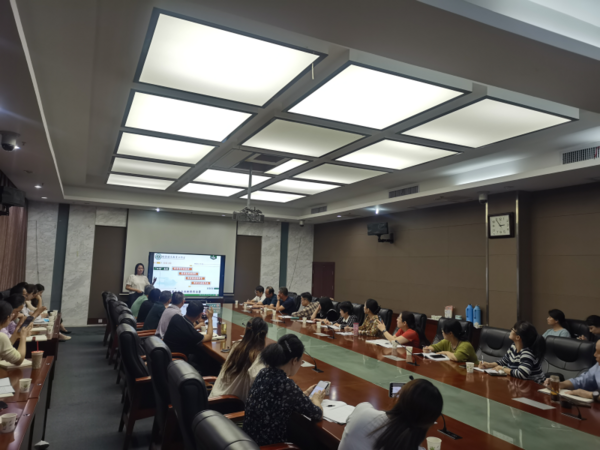 安徽馬鞍石市教育局召開“三名”工作室工作例會
