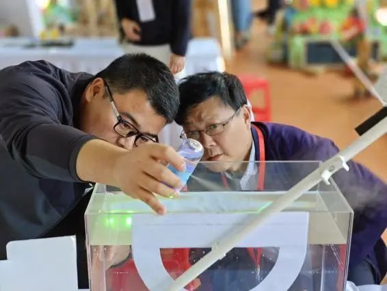 苏州市吴中区第五届创客、人工智能、机器人竞赛及优秀自制玩教具评选活动顺利举行