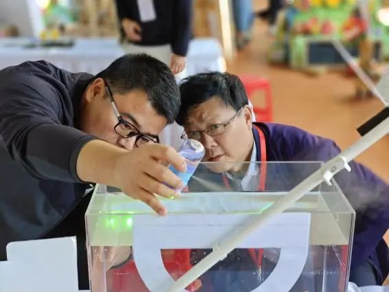 蘇州市吳中區第五屆創客、人工智能、機器人競賽及優秀自制玩教具評選活動順利舉行