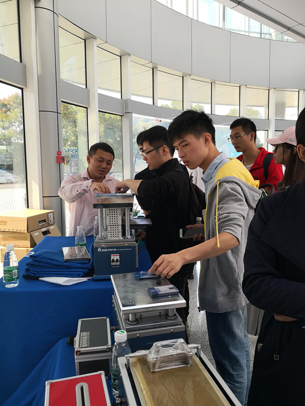 2018新能源汽車動力電池技術國際論壇暨第三屆江淮綠色功能材料論壇在江蘇大學成功舉行！