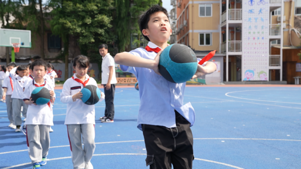 多家媒体聚焦温州市蒲鞋市小学爱眼护眼创新举措