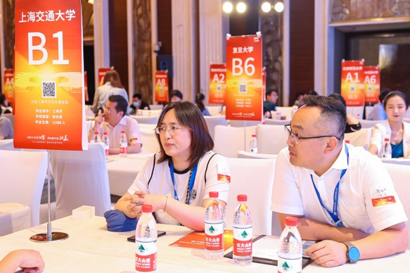 百所高校三百用人單位，齊聚易校招校企資源對接會，推動大學生就業工作良性發展