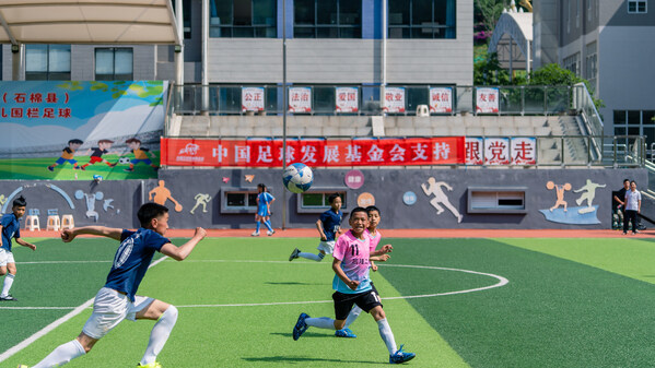 中國足球發展基金會少兒圍欄足球項目扎根雅安2年間，逾百支青少年球隊成立，受益兒童超8萬人