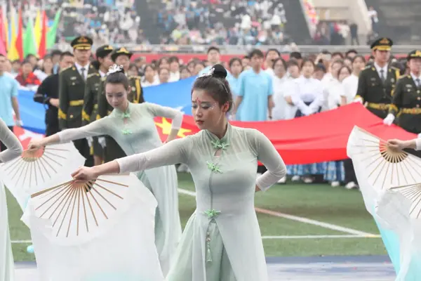 重慶師范大學舉辦第五十七屆春季田徑運動會