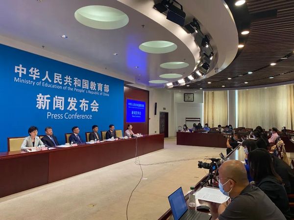 新修訂的義務教育課程方案和課程標準有哪些主要變化？教育部發布會詳解
