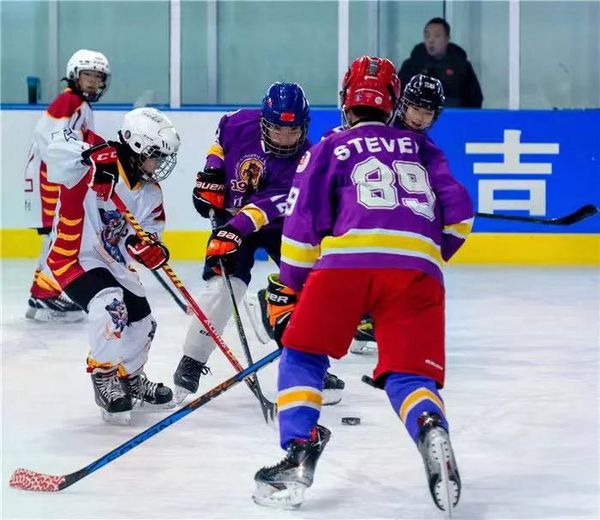 2023-2024年中国小学生冰球冬令营开营