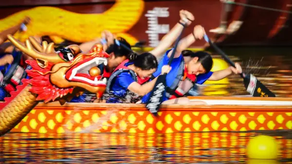 2024年江蘇省大學生龍舟錦標賽在江蘇科技大學長山校區海韻湖圓滿閉幕