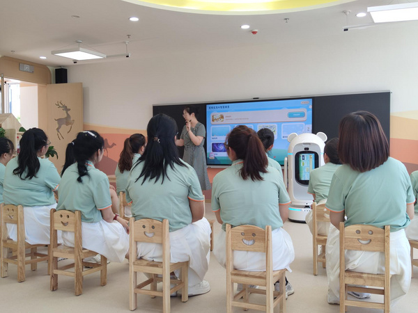 從敦煌七幼看AI如何重塑幼兒園教學(xué)新樣態(tài)，一所新園的"智慧"起跑線