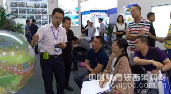 青岛展会,中教启星展位门庭若市